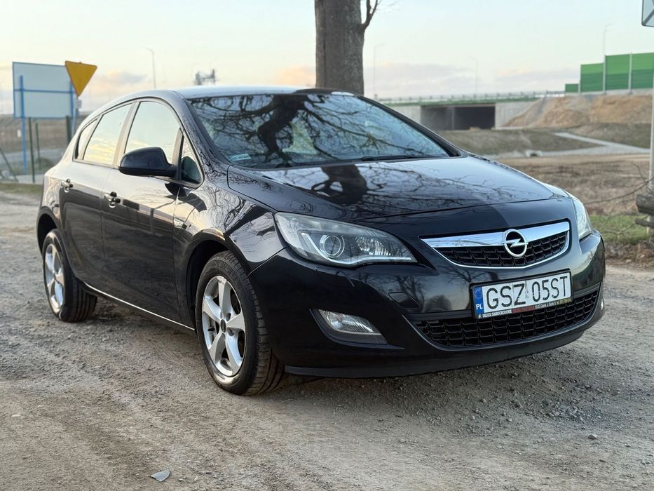 Opel Astra Lampy Ksenonowe Podgrzewane fotele Ładny stan