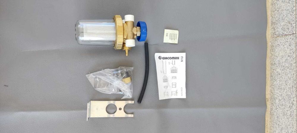 Filtro de gasóleo Giacomini, referência N1UBY001, com ligação de 3/8"