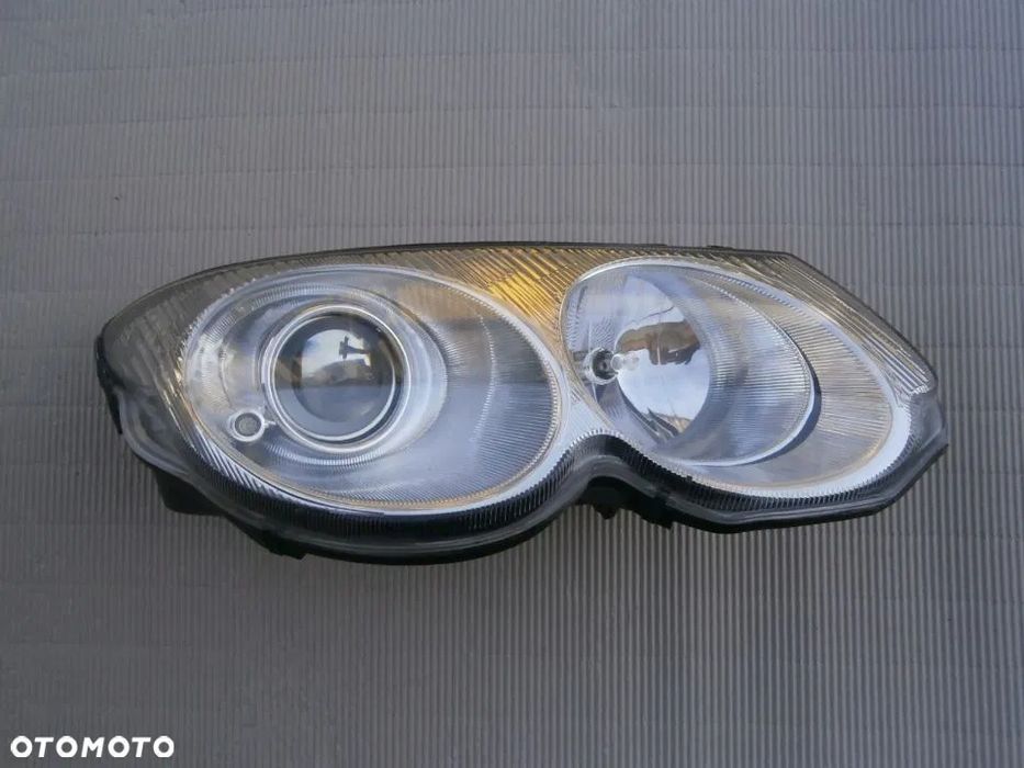 Lampa Reflektor Prawa Euro Chrysler 300m