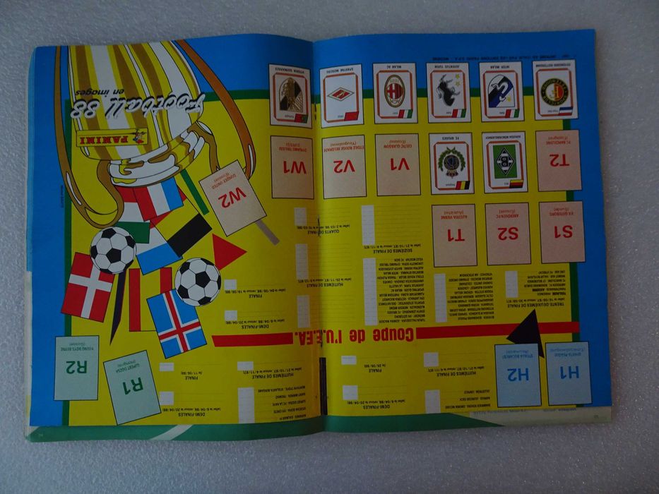 Caderneta de cromos de futebol Football 88 Panini (tem 202 cromos)