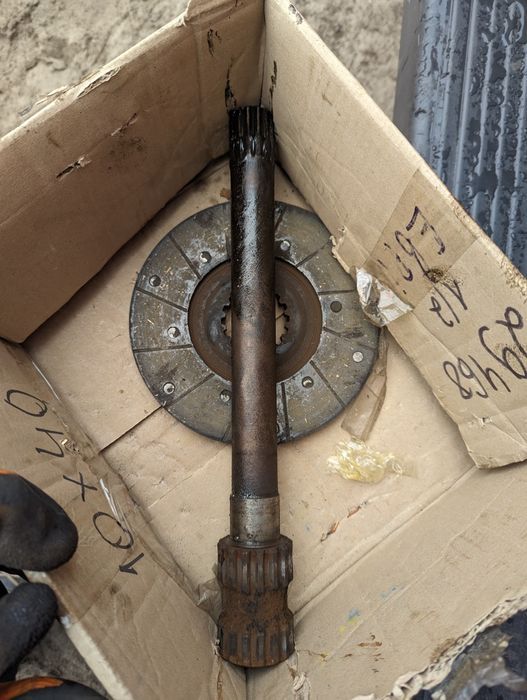 Вал ручніка МТЗ 82 МТЗ 892 д240  ЗАПЧАСТИНИ заднього моста МТЗ