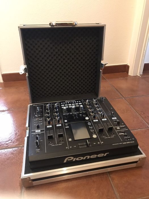Pioneer DJM 2000 Nexus com Flight Case