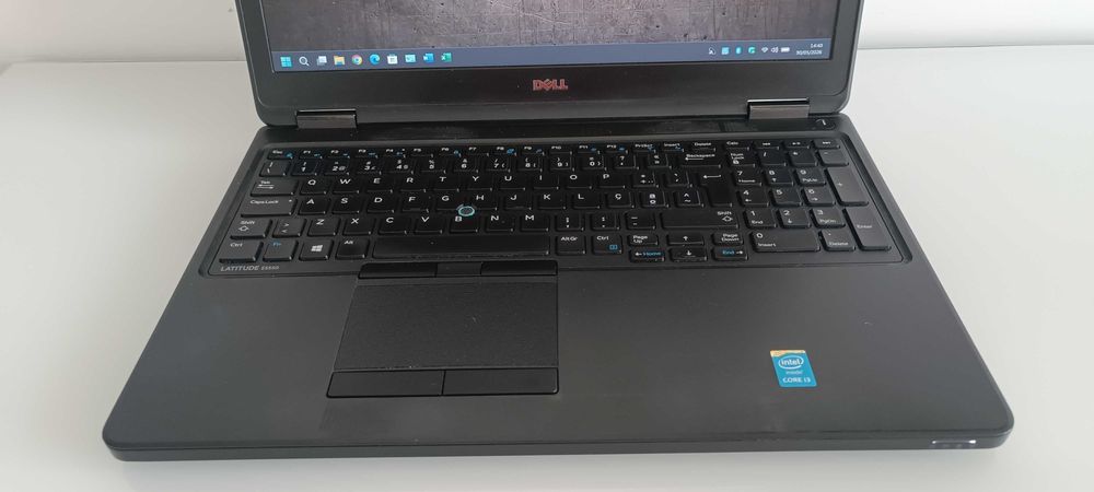 Dell Latitude E5550 Ecrã 15.6 - Core i3 - 8GB RAM - SSD 256GB