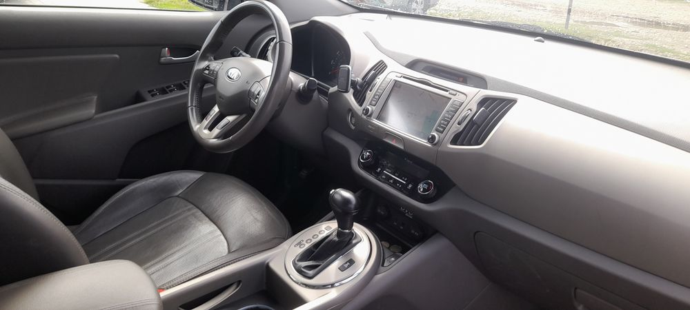 Продам Kia Sportage LX,  2.4,  2014 г.в.