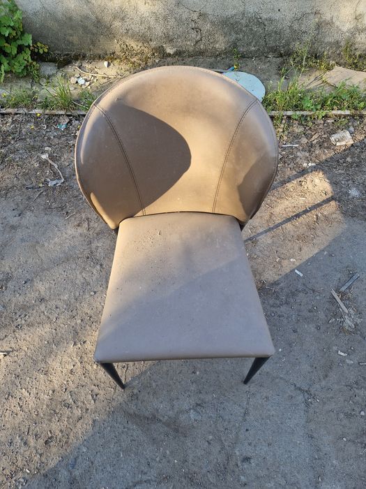 Продам кожаный БЕЖЕВЫЙ стул