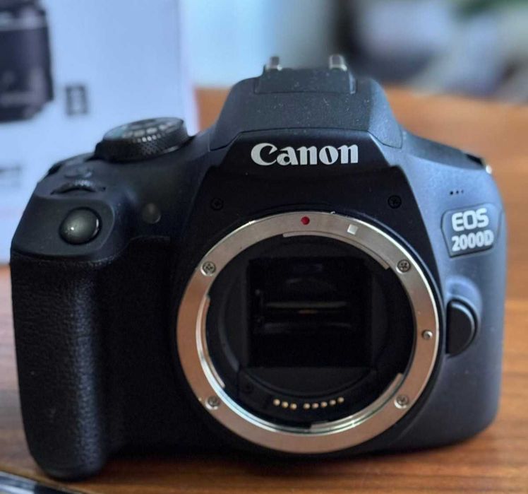 Máquina fotográfica CANON EOS 2000D - 2 lentes