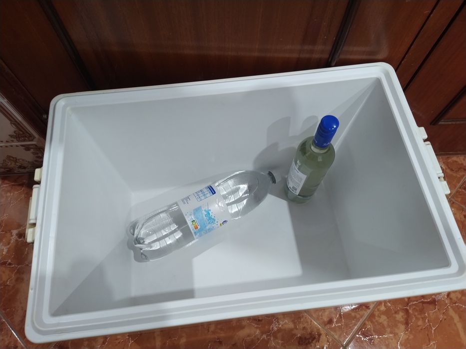 Caixa térmica 50L arca geleira campismo praia casa quarto apartamento vivenda escritório gabinete carro cozinha.