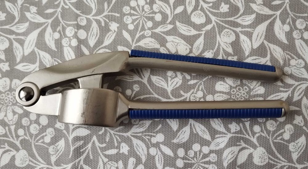 Прес для часнику (метал) AR-993