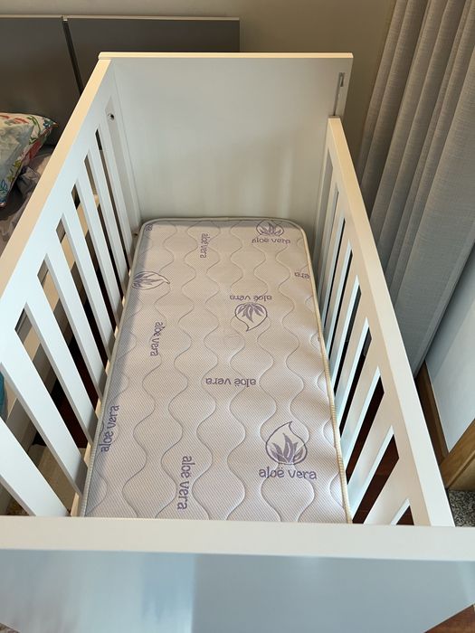 Cama de bebé + extras