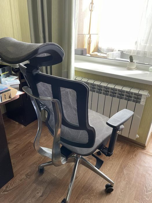 Продам офісне/ігрове крісло, український виробник