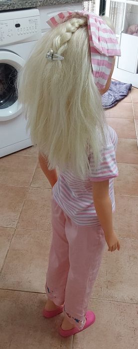 BONECA GRANDE E ANTIGA,RESISTENTE.Casa,Decoração,Colecção,Sala,Quarto.