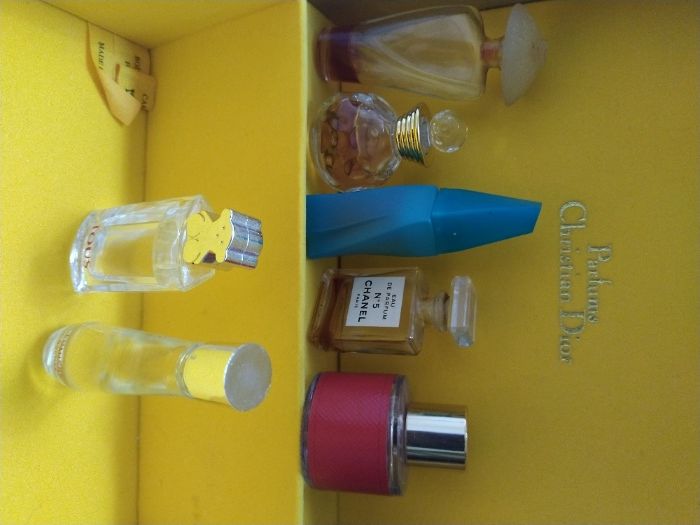 Perfumes - miniaturas - coleção