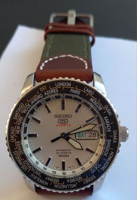 Seiko 5 Sport  automatico. Raro e excelente. Escala mundial rotativa exterior.