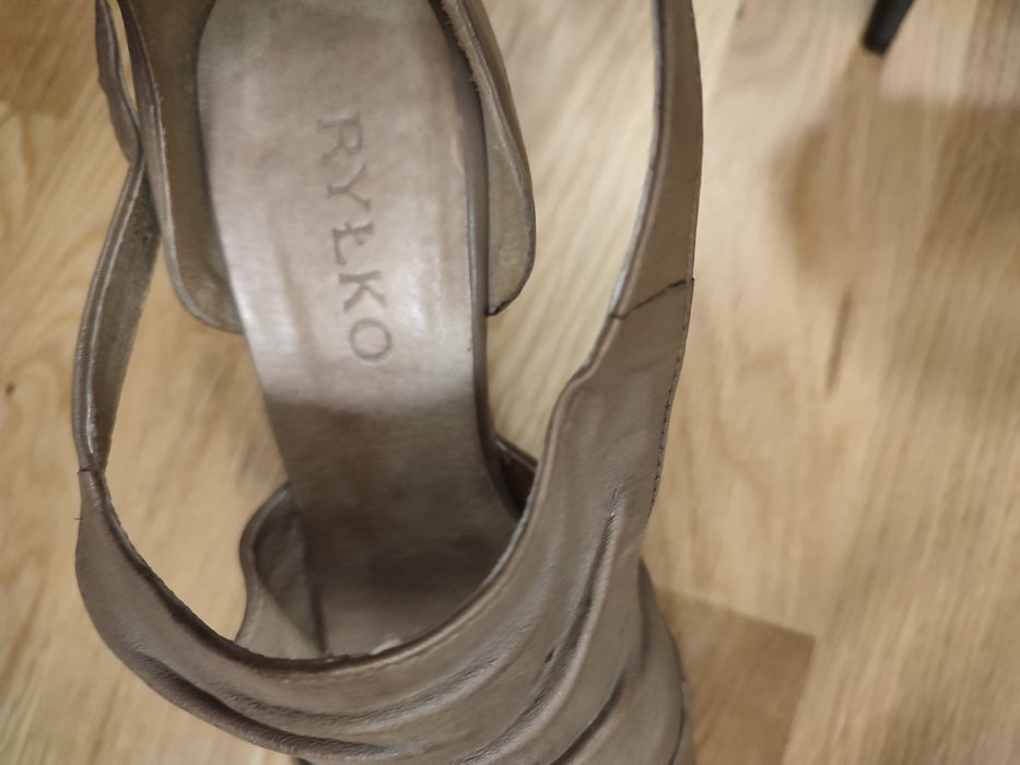 Buty skórzane na obcasie