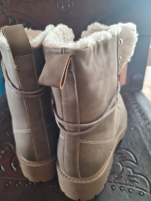 Lindíssimas botas forradas com pêlo são novas