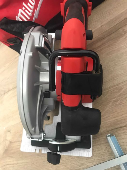 Дискова безщіткова пила Milwaukee M18 BLCS66,паркетка,з Англії