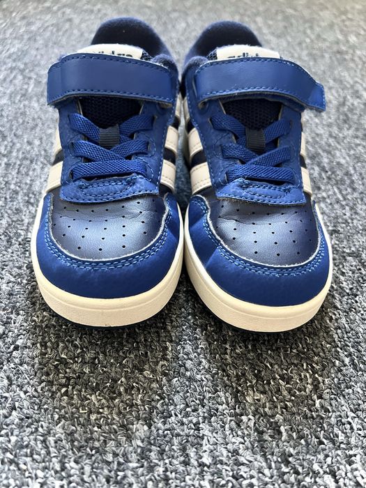 дитячі кросівки Adidas