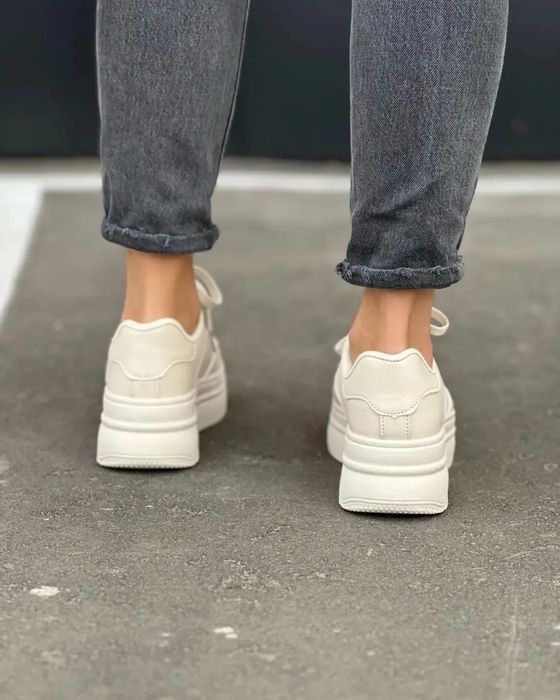 Жіночі кросівки, весняні