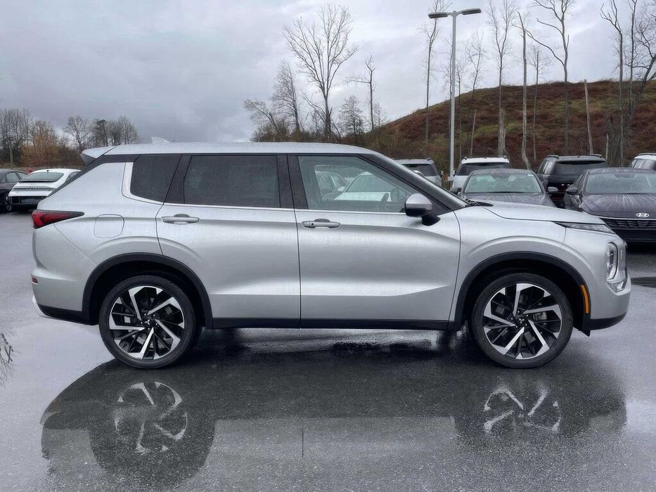 Mitsubishi Outlander Black Edition S-AWC      2023