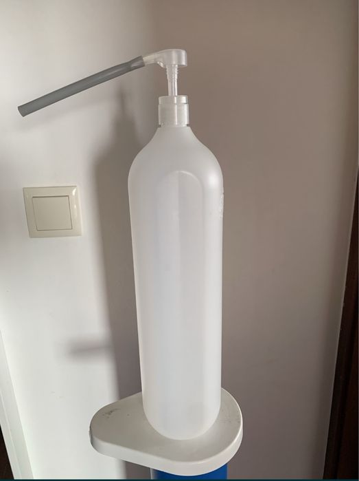 Dispensador de alcool gel e cremes