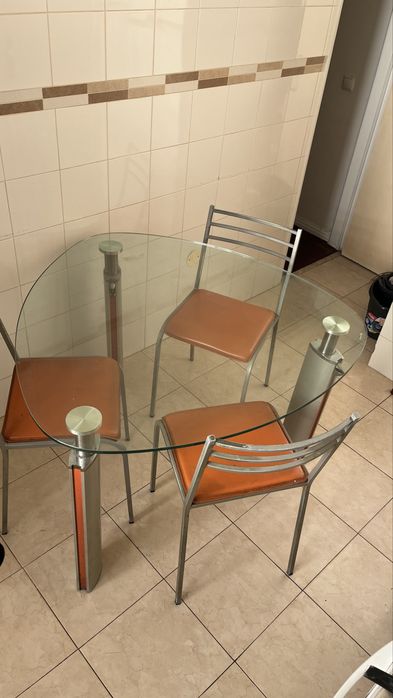 Mesa de vidro de cozinha com 3 cadeiras