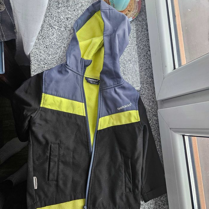 Kurtka przeciwdeszczowa rozmiar 104 dla chłopca