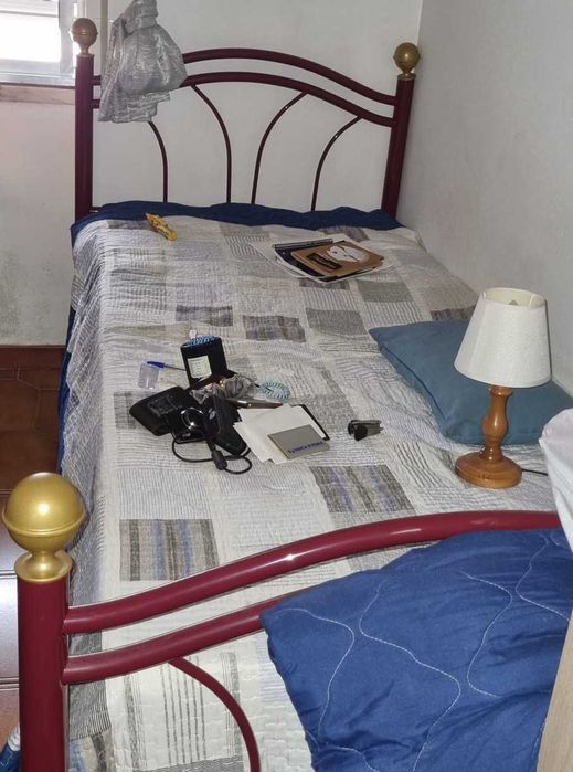 2 Camas Individuais Seminovas c/ Estrato Incluído