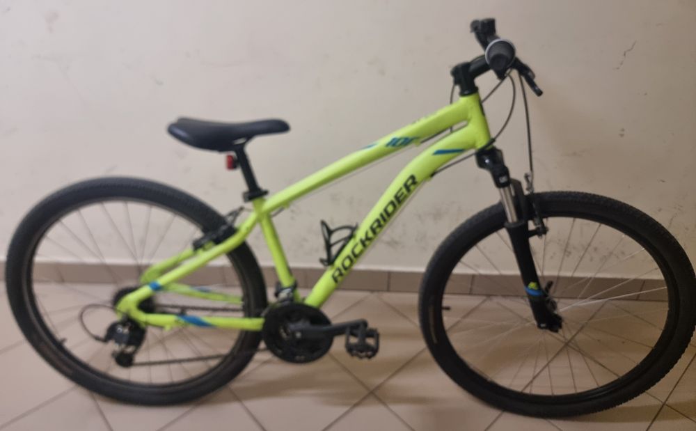 Rower górski MTB marki Rockrider ST 100. Koła 27,5
