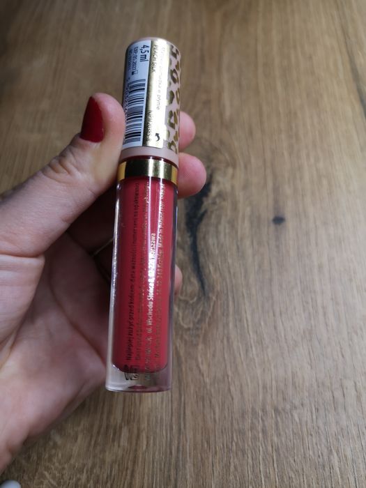 Pomadka błyszczyk matowy szminka firmy Joko piękny malinowy kolor