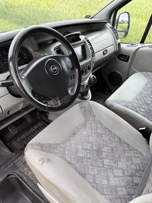 Opel Vivaro 2.5 DTI 2003r.