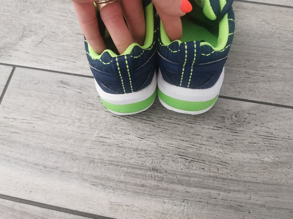 Skechers air cooled memory foam r. 29 18.5 cm