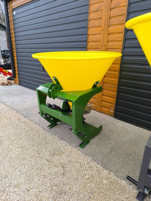 Rozsiewacz lejek nawozów tarczowy.