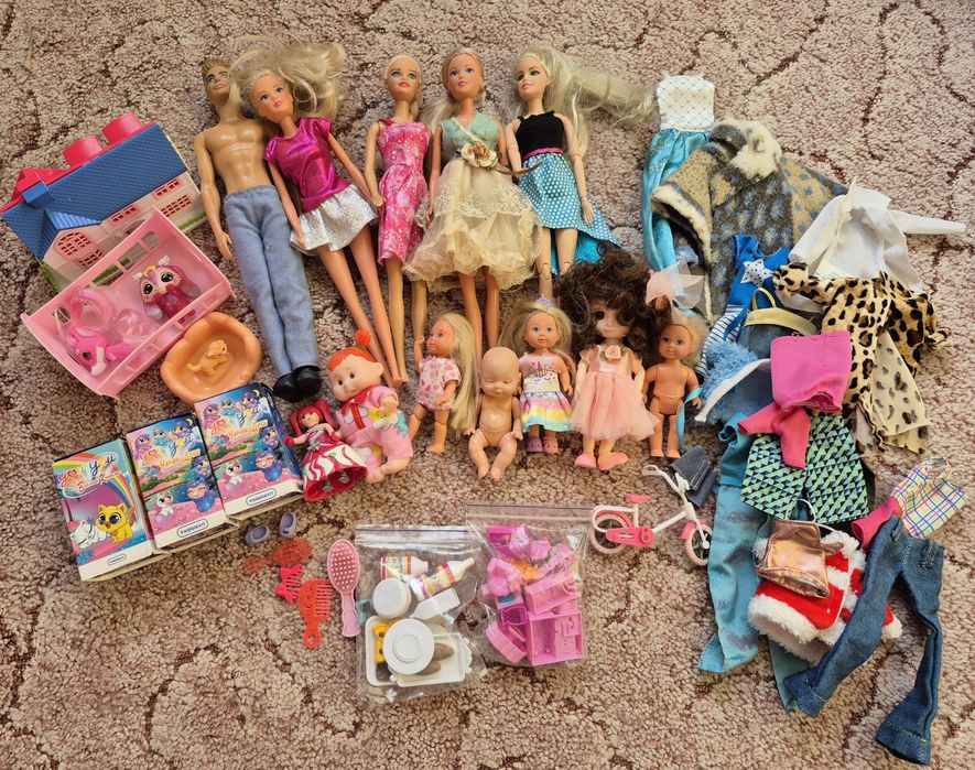 Лот іграшок для дівчинки