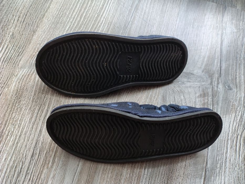 Kapcie rozmiar 26/27 chłopięce jak nowe dinozaury