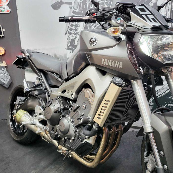 Yamaha - MT --09