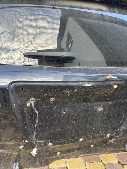 Крышка багажника  toyota rav4 2011