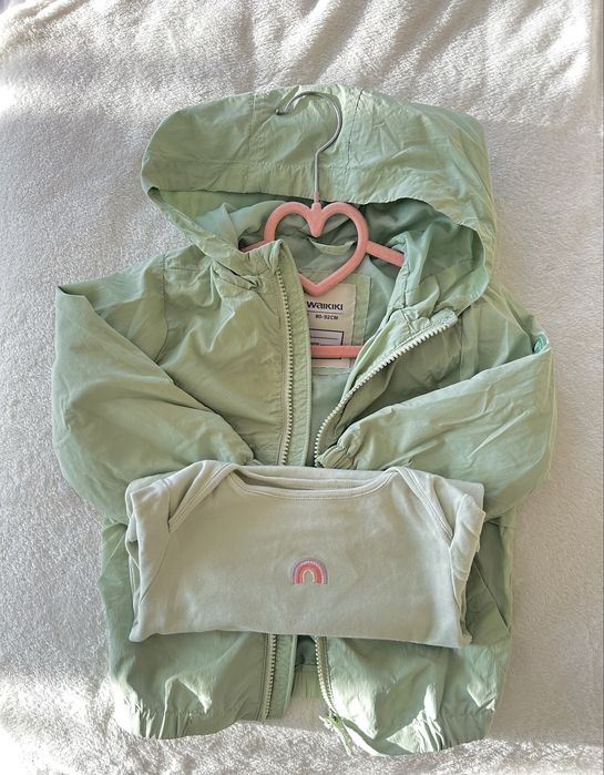 Вітровка фісташкова у розмірі 80 - 92 та боді Next у розмірі 92