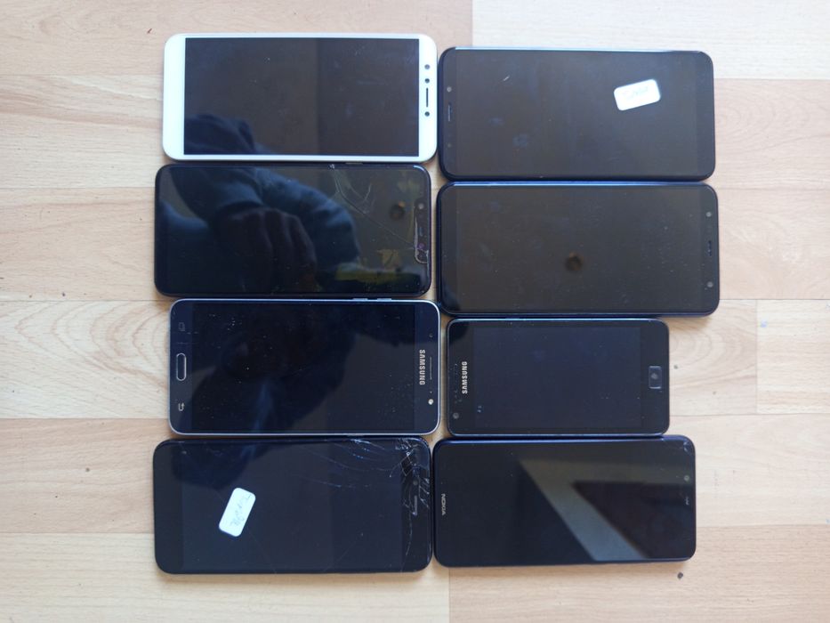 Sprzedam iPad i telefon komórkowy uszkodzone na zdjęciu