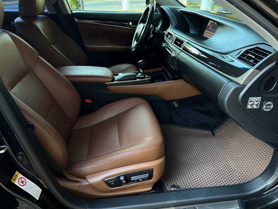 Lexus GS Офіціал 2013