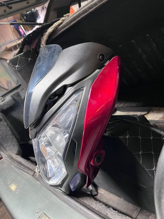 Фара від пульсара , пару царапин на бокових пластиків