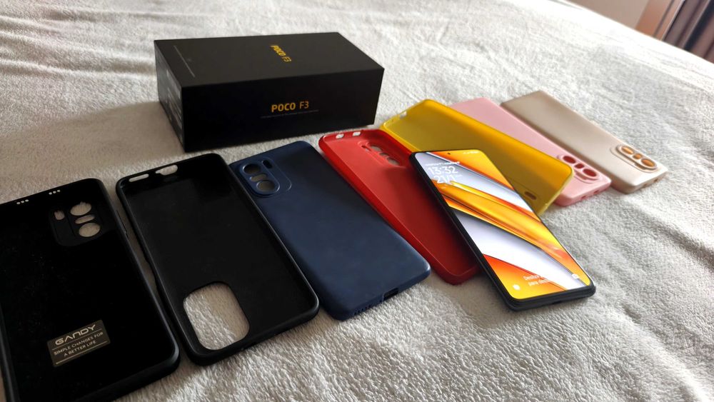 Poco F3 com 256 gigas  impecável com película de vidro e 8 capas