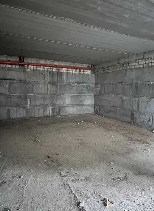 Комерційне приміщення 47.26 м² Цокольний поверх 9-поверхового цегляного будинку