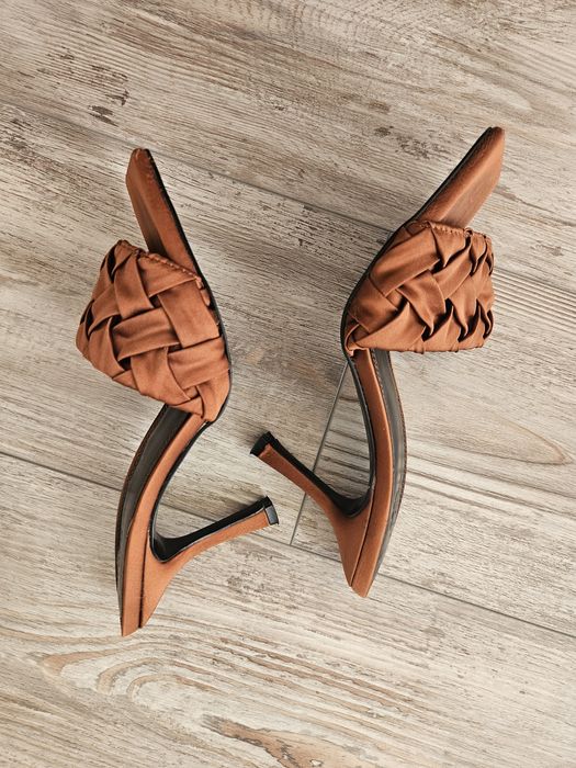 Коричневі босоніжки мюлі ASOS на підборах, плетені, р.37
