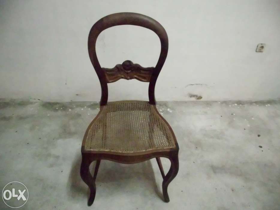 2 Cadeiras antigas com tampo em palhinha