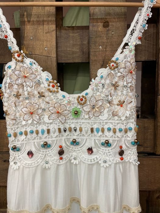 Vestido boho chic todo rebordado com rendas