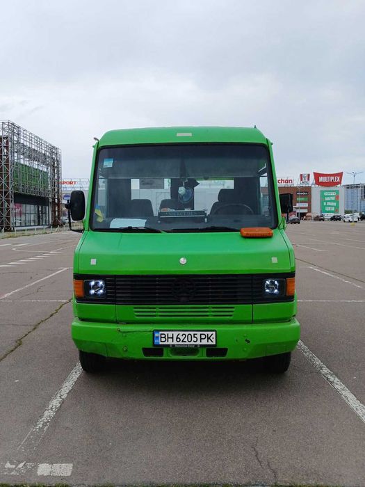Эвакуатор/платформа Mercedes T2 в хорошем состоянии (2.9 дизель, 1996 год)