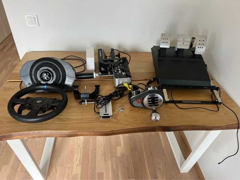 Thrustmaster T300 zestaw do sim racingu