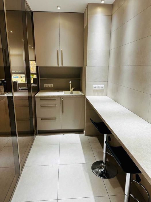 Оренда офісу в центрі,біля метро,вул. Маккейна Джона 3А, 120кв.м. без%