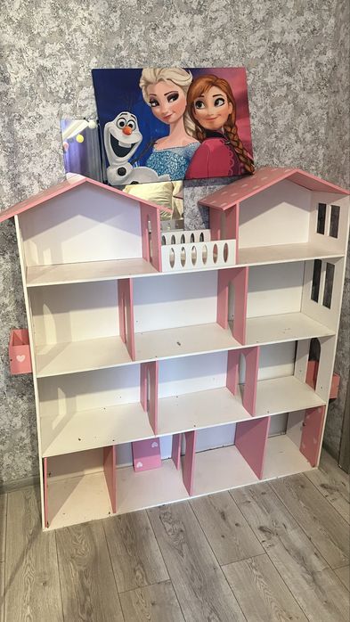 Будиночок для ляльок або для книг, іграшок