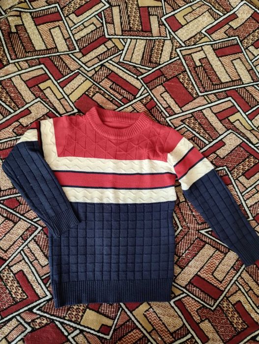 Дитячий светр / кофтина на осінь